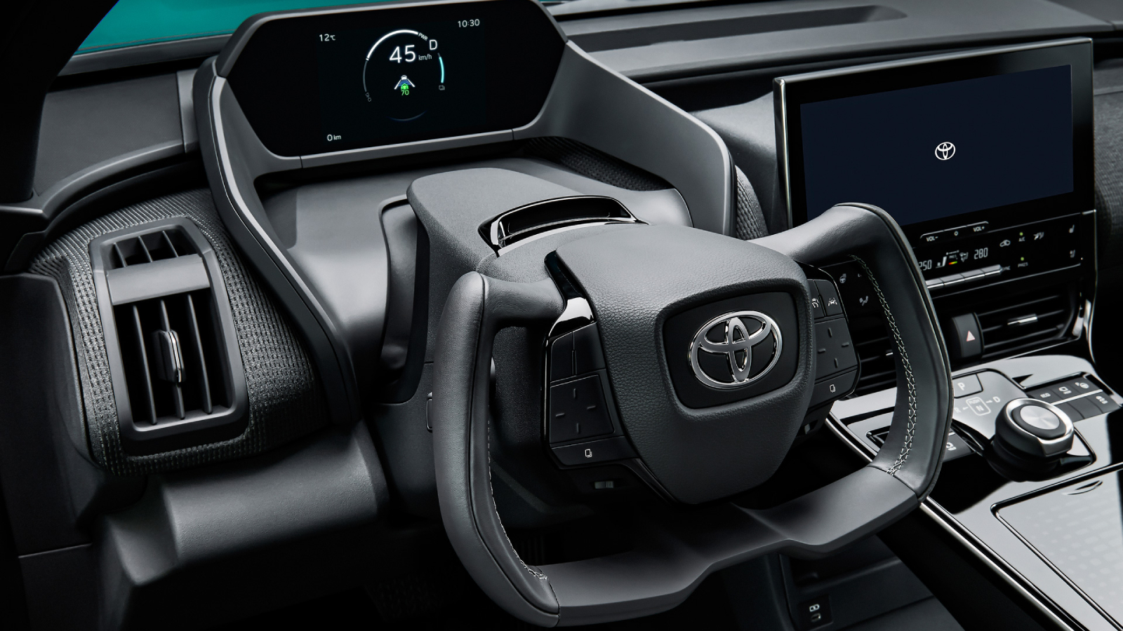 Ο ψηφιακός πίνακας οργάνων που είναι πιο ψηλά τοποθετημένος δίνοντας πιο οδηγοκεντρικό προφίλ